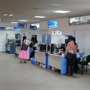 Destituyen y procesan a exfuncionario del SEGIP por cobrar coima de Bs 700 para emitir licencia de conducir