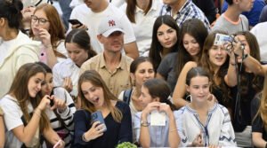 Francia aprueba la prohibición de redes sociales para menores de 15 años